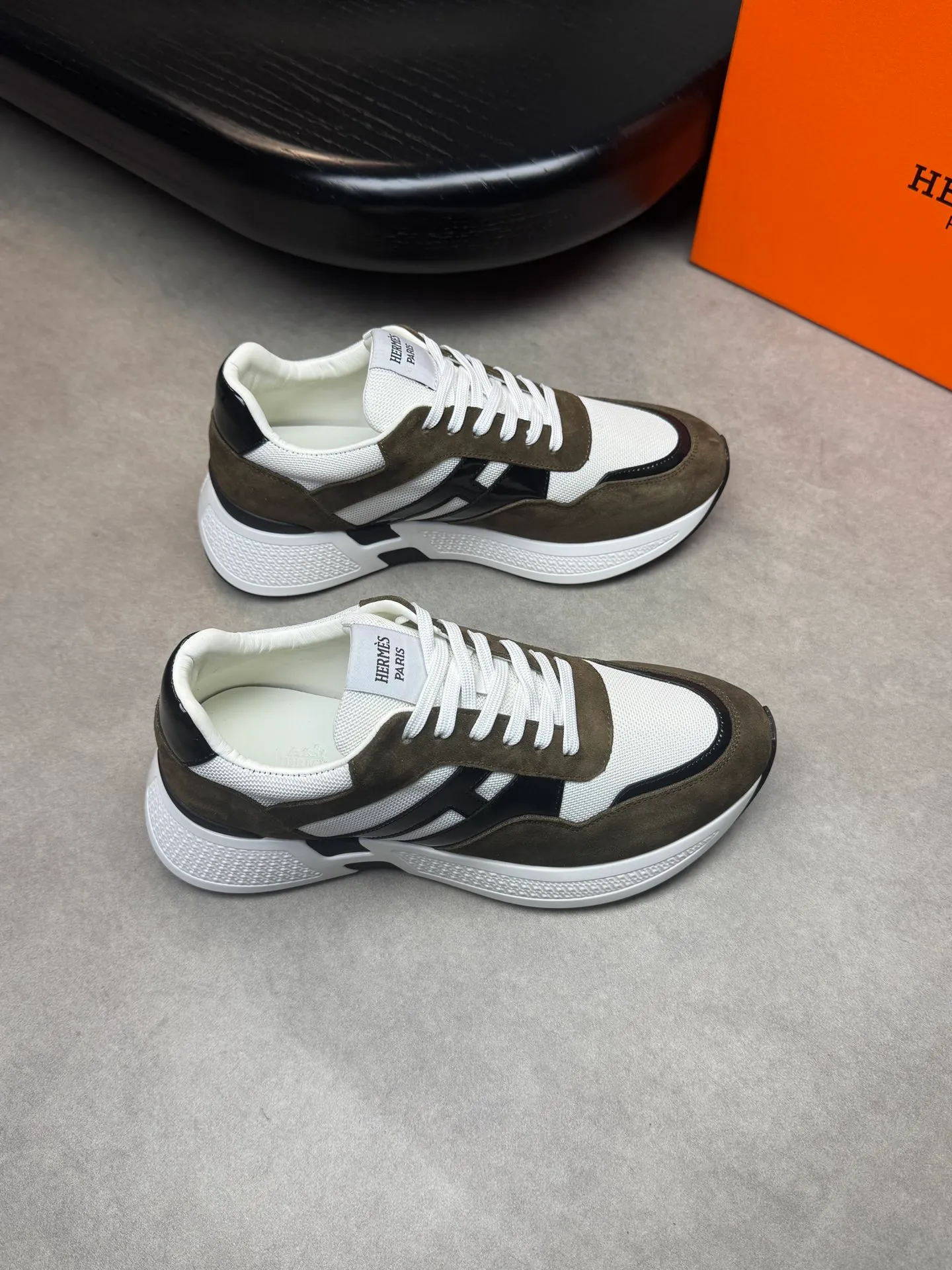 [HERMES] Hermès men's shoes 💰520💰 - high-end quality original items 🔍🔍🔍 casual sports shoes - upper: 🔝 pebbled calfskin, brand high mercerized canvas, body sewn with brand ´H´ totem, tongue brand logo cloth label - lining: water-dyed cowhide -Outsole: Ultra-light T men's shoes 💰U foam·rubber; two-color molded outsole -Ultra-high quality control·Fine workmanship: highlighted (high-end·luxury·grade) -Size: 39-44 (38, 45, can be customized)